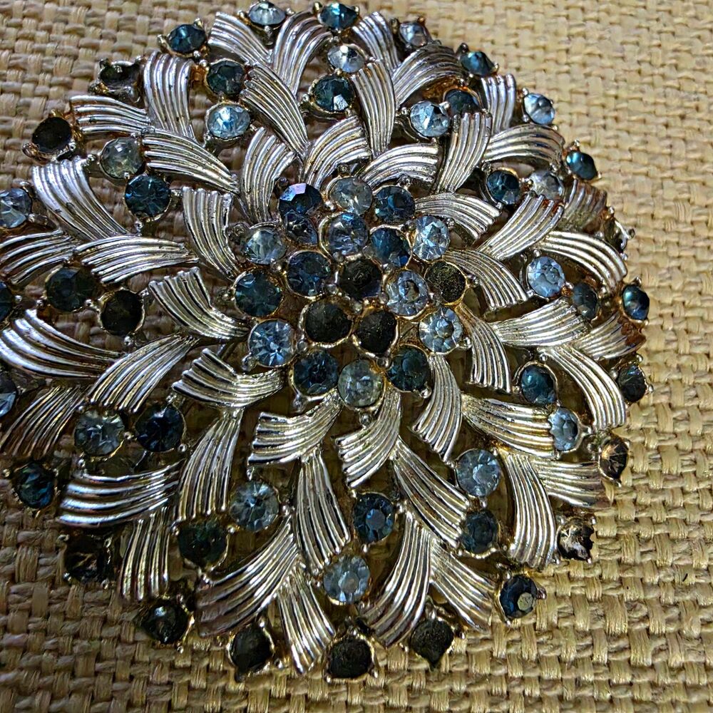 Round Silver Tone Swirl Brooch Pin w/ Blue Rhinestones Rhinestone & Metal